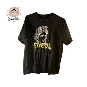 Forever 21 Black Graphic Tee Size Large Men’s - Stylish and Comfortable